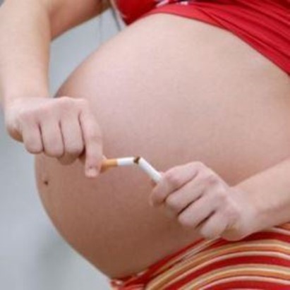 Fumo e gravidanza. Problemi soprattutto per fertilità e sessualità del figlio maschio
