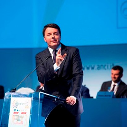 Renzi promette nuove assunzioni in sanità: “Torneremo a fare i concorsi per infermieri e, spero, medici. Bene l’Emilia Romagna su obbligo vaccinazione a scuola”