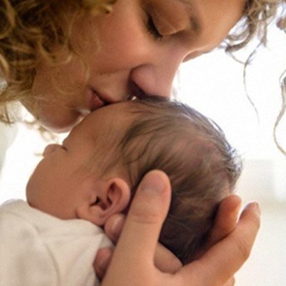 Evento nascita. L’importanza delle prime 6 settimane dopo il parto: dall’Oms arrivano 63 raccomandazioni per operatori e genitori