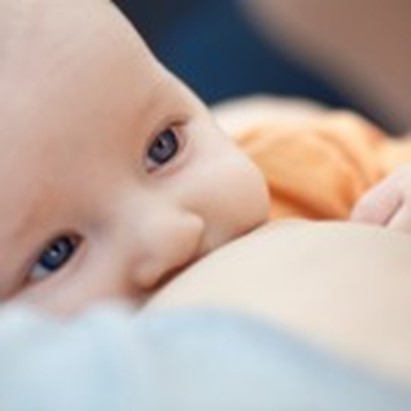 Allattamento e sonno del neonato, importante il ruolo del padre