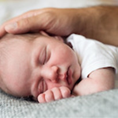 Neonati. A poche ore dalla nascita riconoscono già il loro corpo come entità separata dal mondo esterno
