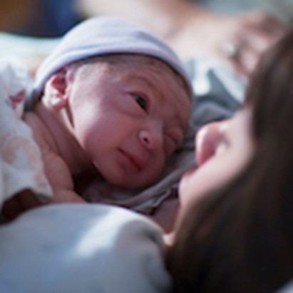 Da neonatologi, ginecologi e altri professionisti un documento sugli standard assistenziali per l’assistenza perinatale. Tradotti in italiano anche gli standard assistenziali europei