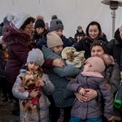 Ucraina. Il punto Oms e Unicef a un mese dalla guerra: 64 centri sanitari colpiti e metà farmacie del Paese chiuse. In milioni senza più cure e 4,3 milioni di bambini sfollati