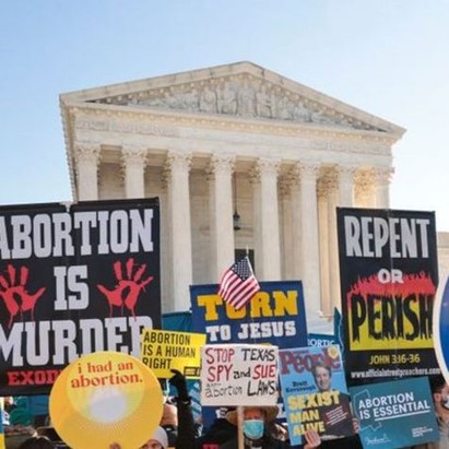 Aborto. Per la Corte Suprema degli Stati Uniti non è un diritto costituzionale. Ora ogni singolo Stato potrà proibirlo