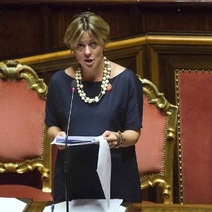 lorenzin-camera-2-300