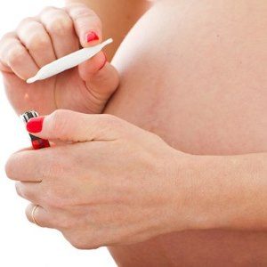 pregnant-woman-smoking-cannabis