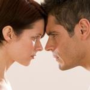 uomo-e-donna-litigano